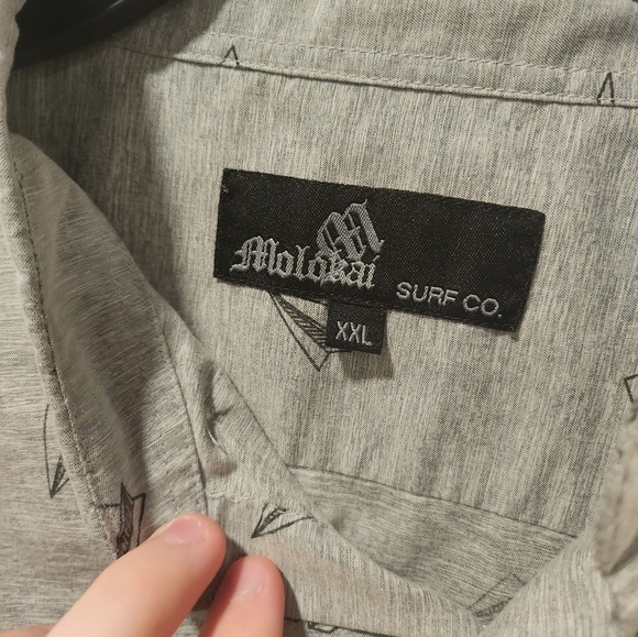 Cool Molokai Surf Company men's lightweight button down, paper airplanes design - Picture 2 of 2